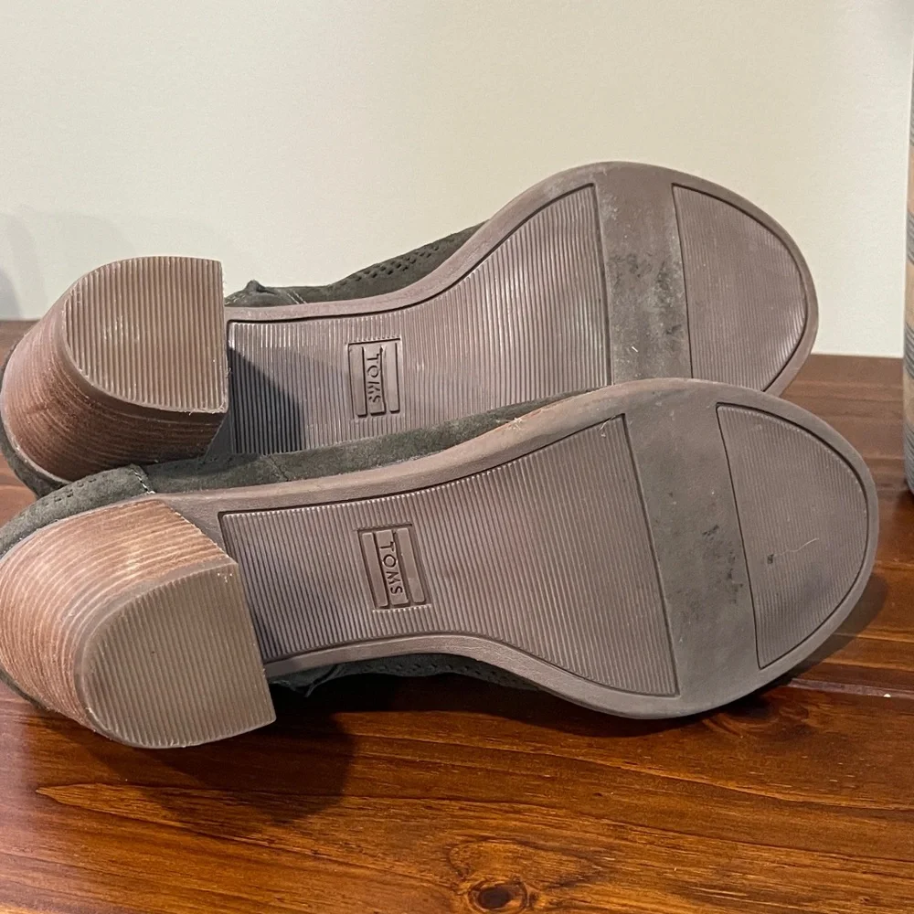 TOMS Women's Olive Green Perforated Heeled Boots - Picture 4 of 5